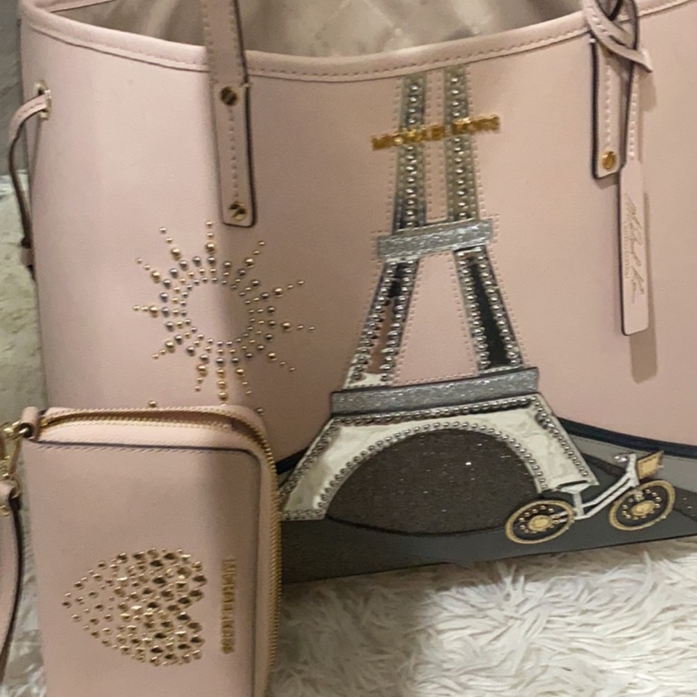 Beautiful Micheal Kors Paris Bag & Matching Wallet